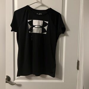 UNDER ARMOUR NEW GIRL YXL/JTG/XG
LOOSE
COUPE LACHE/SUELIO